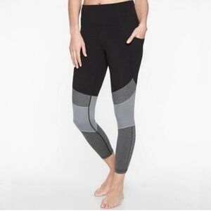 Athleta Grey And Black Salutation Modblock 7/8 Leggings - Size Small
